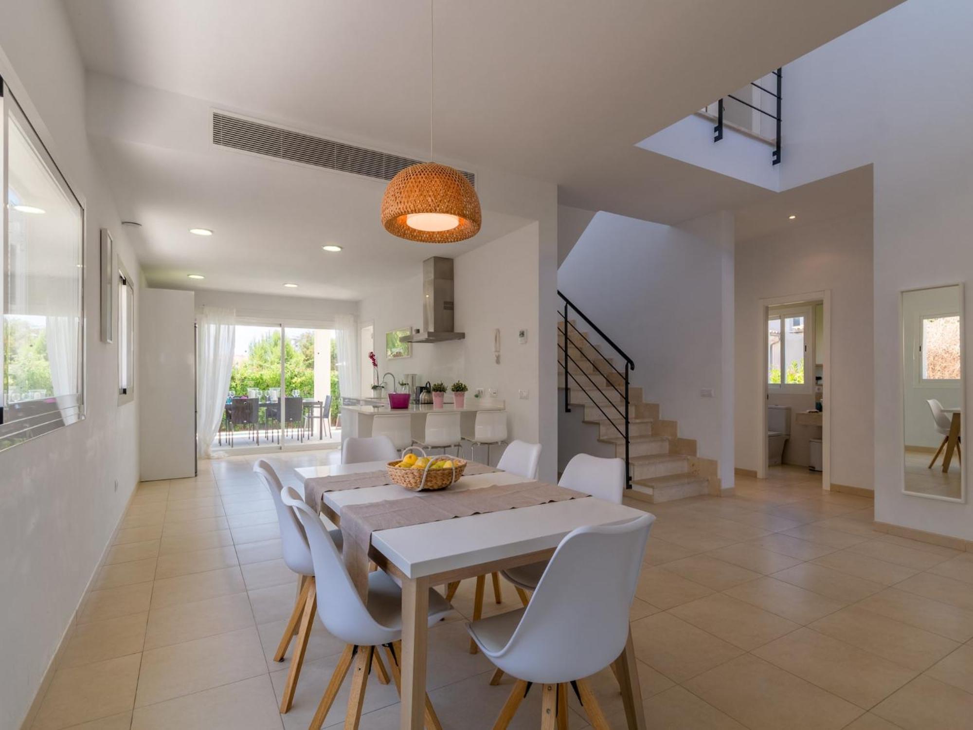 Modern With Pool In *