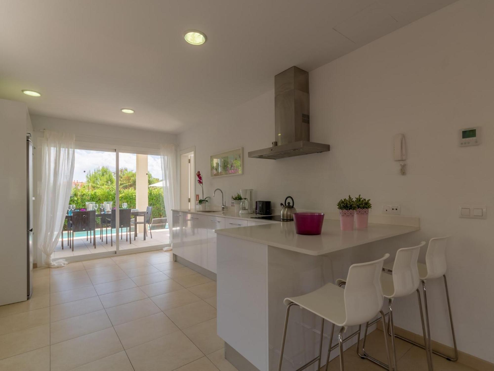 Villa Modern With Pool In *