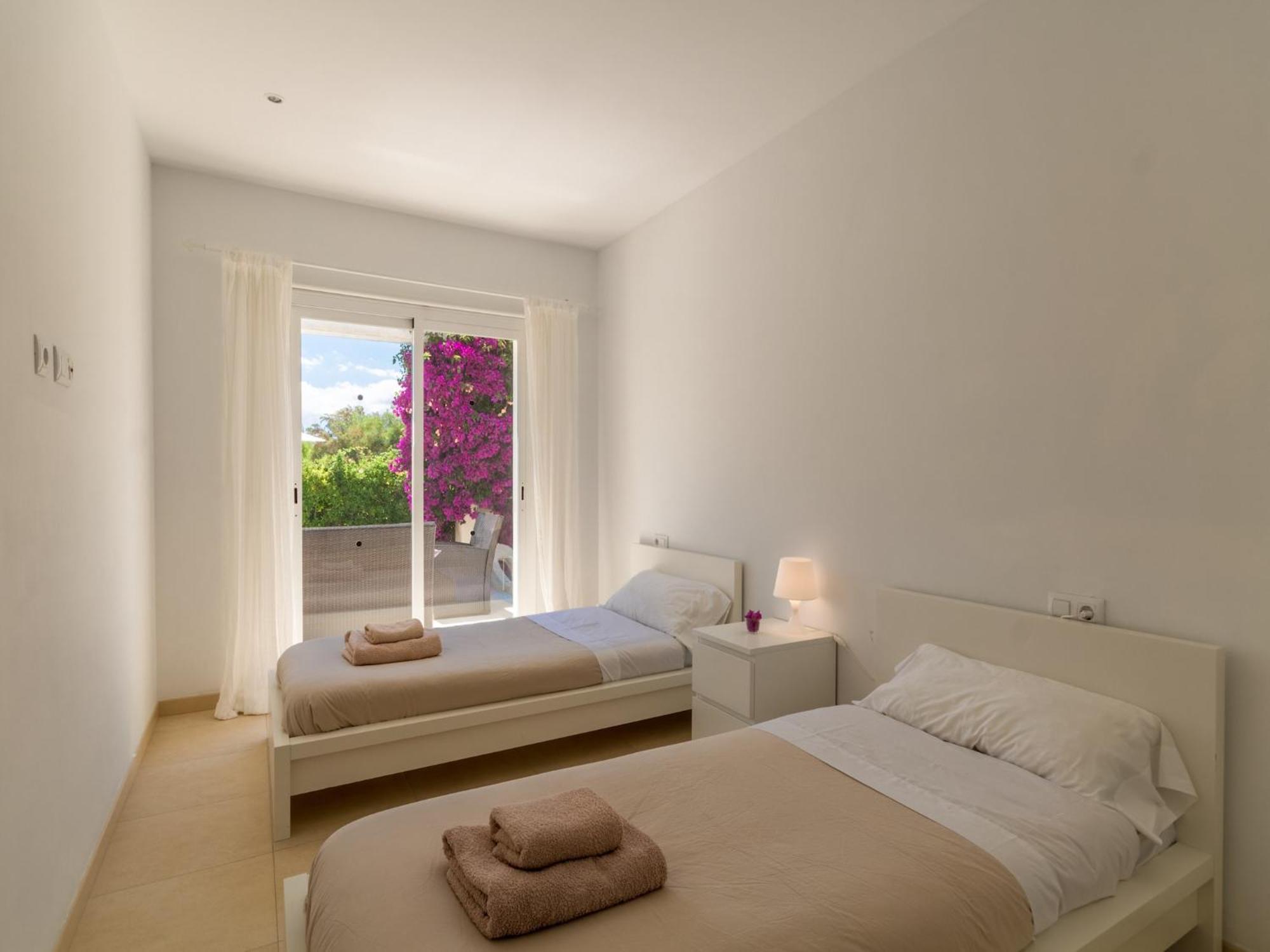 Villa Modern With Pool In