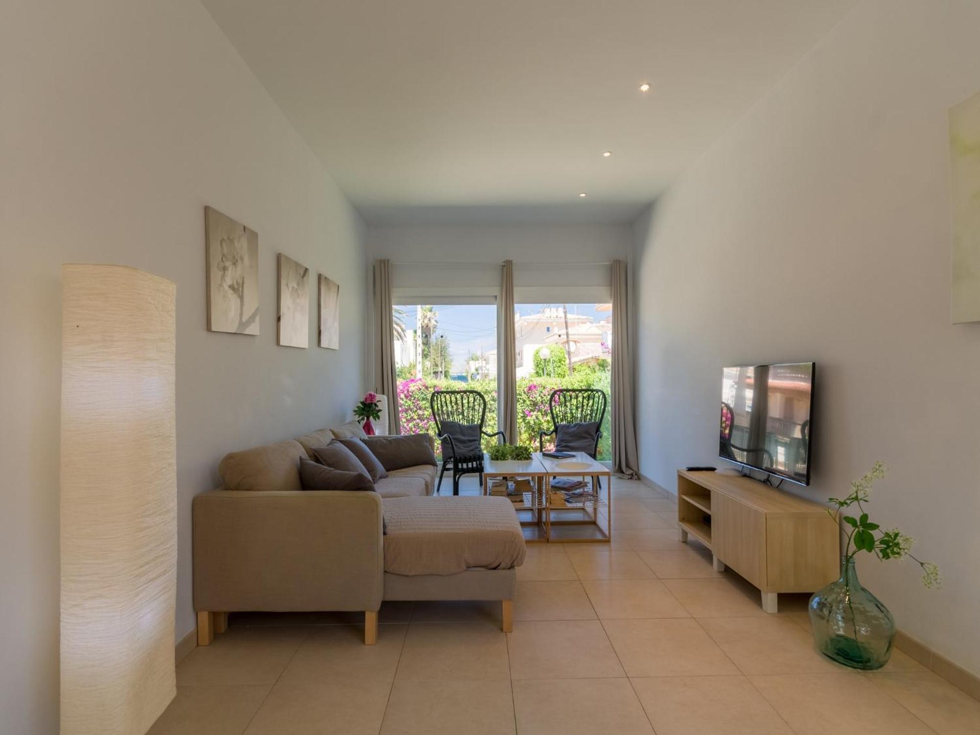 Modern With Pool In *